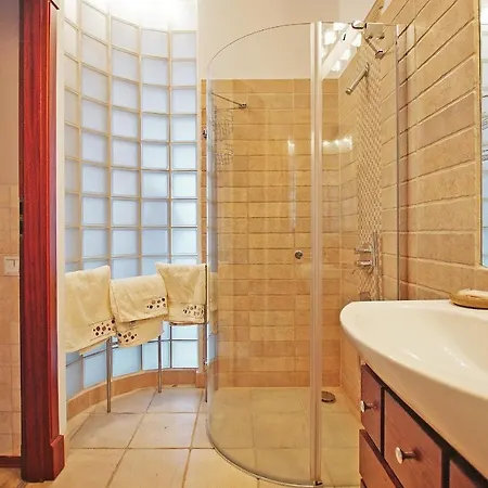Bayside Maincity Apartment *