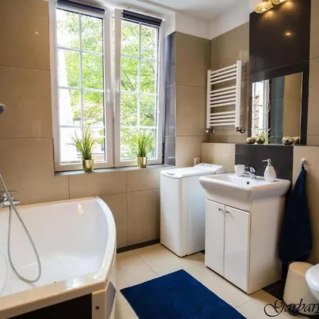 Bayside Maincity Apartment *